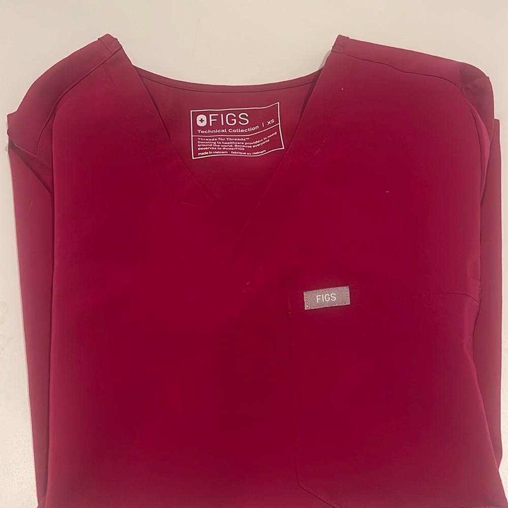 Figs scrub top.